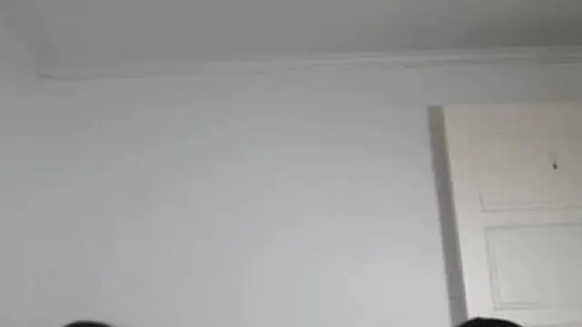 [韩国] 情侣一起直播裸聊~出卖女友的大奶来换取蜜月基金!!