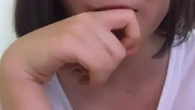 [韩国] 清纯系主播今天不脱衣，微微露出的乳沟让哥哥们充满遐想~