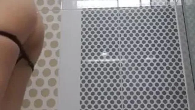 【韓国】ライオンライオンは全てを目撃した！貧乳エロキャスターが番組スタート！