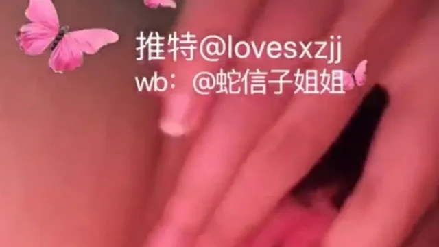 ¡¡La hermana de Snake Xinzi se toca el cuerpo!! ¡Su coño rosado es recompensado para el banquero ~