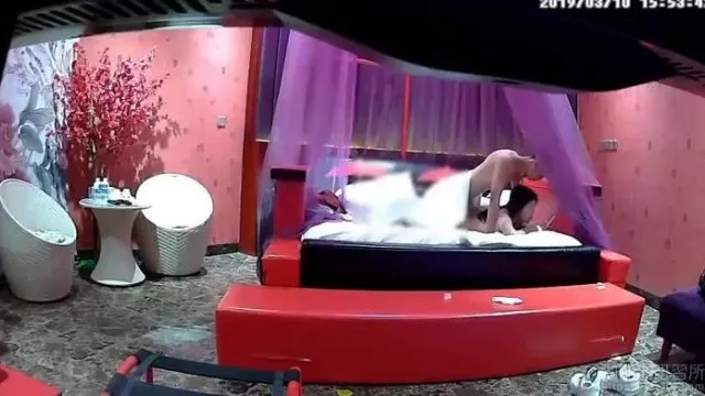 Une vidéo chaude et franche a fuité !! La camarade de classe qui n'avait pas de cours l'après-midi a pris rendez-vous pour aller dans un hôtel voisin et lui a baisé la chatte avec une bite~