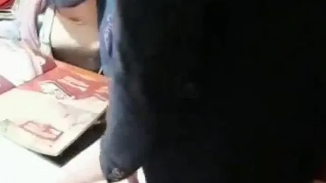 等一人打炮~一个人预约包厢就是想把帅气服务员诱惑进来啪啪啪!!!