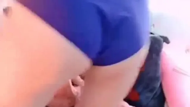 Les fesses charnues de Lijiu veulent s'asseoir sur le visage de mon frère~laisse-le sentir la mer~