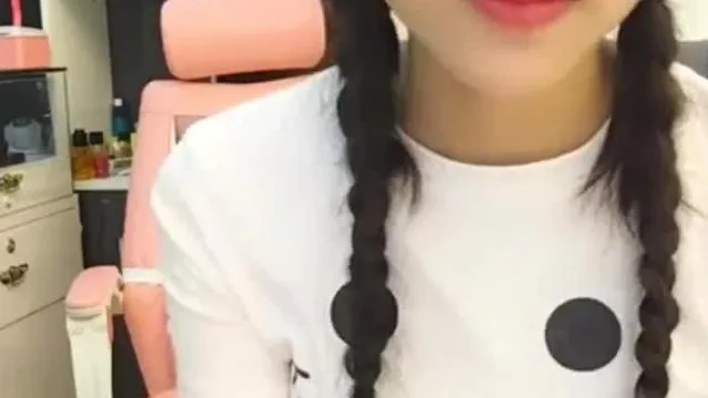 贝贝嗲声撒娇很是诱惑~越夜越美丽~胸前大波留给看到最后的乾爹们~