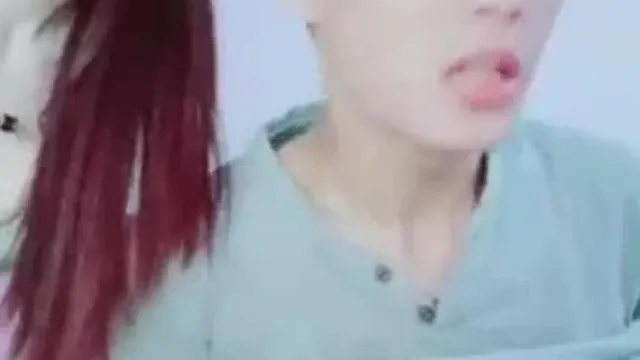 男友来主导~正妹女友性爱直播大秀~被操完还不够~男友不够力最后自己玩也是很正常的!!