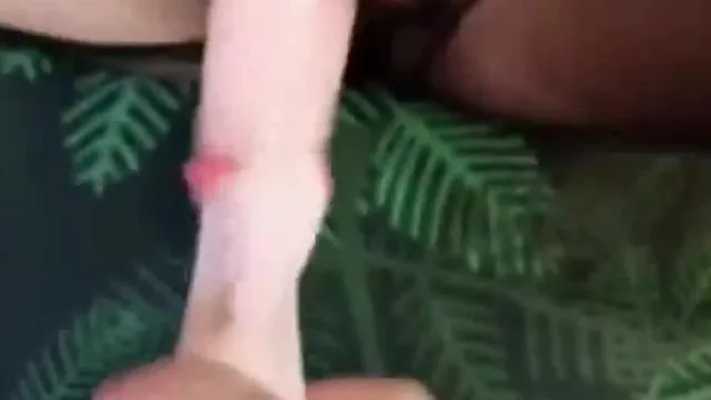 古典型主播小野猫~黑丝袜塞棒棒大出水!!男友在旁自爽射满身~~