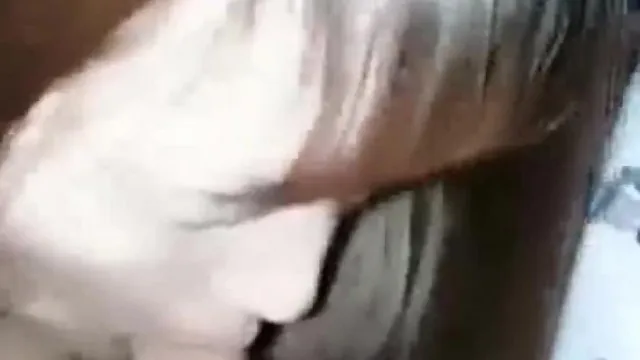 Все больше и больше пар проводят прямые трансляции?! Все предпочитают веселиться в одиночестве, а не веселиться вместе~ Очень приятно есть курицу и трахать киску~