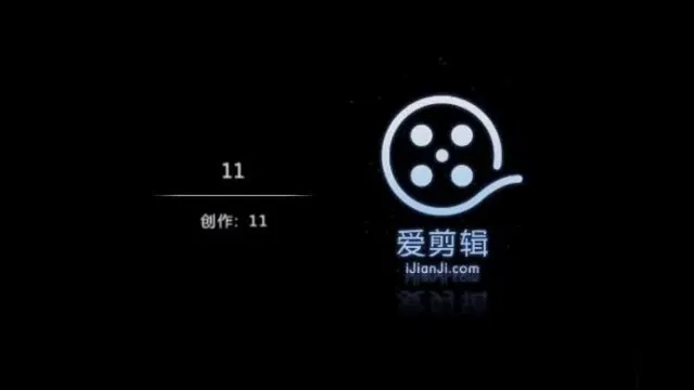 深圳黑白双煞放蕩人妻~上位销魂浪叫~脚交口交样样都淫蕩~高潮处被压在床上爆操一波!!