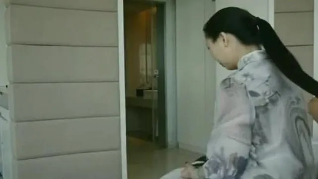 长髮女模被恋髮癖富豪包养~3年来不能离开酒店~长髮及腰爽玩各式性爱招式!!
