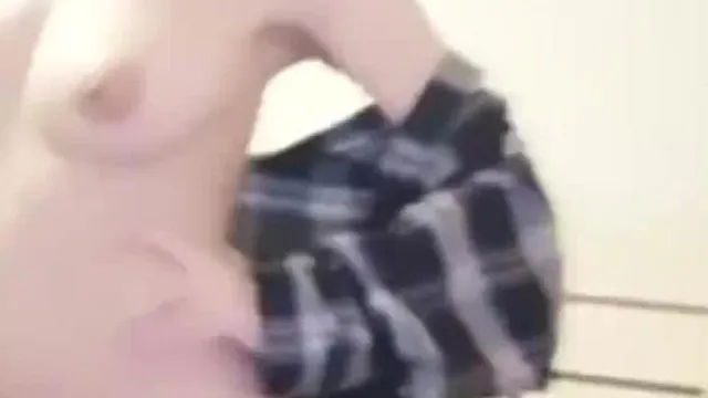 短发巨乳主播 第一部 「多吃豆制品所养成的J罩杯~」