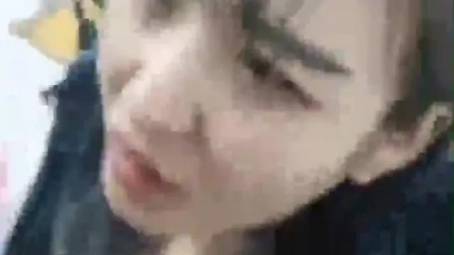晚自习时间~小情侣把同学支开，直接把教室当成性爱修罗场~