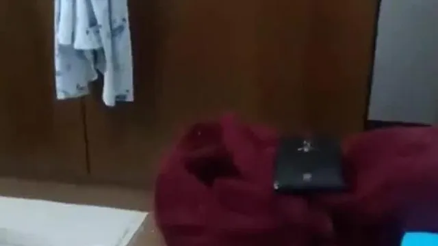 即使老夫老妻还是要有点火花~老婆提议自拍来个会后检讨!!老公奋力一啪!!