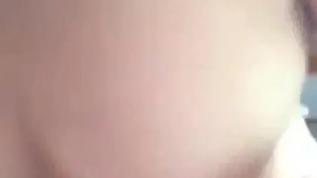 白皙美乳妹上位浪摇~心情好就挤挤胸~让鲍鲍紧贴着棒棒~