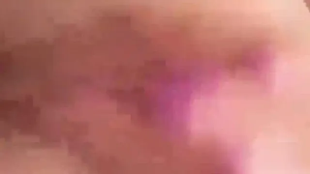 小母狗骚逼痒痒~自摸自爽还拍给狼友们尻枪!!