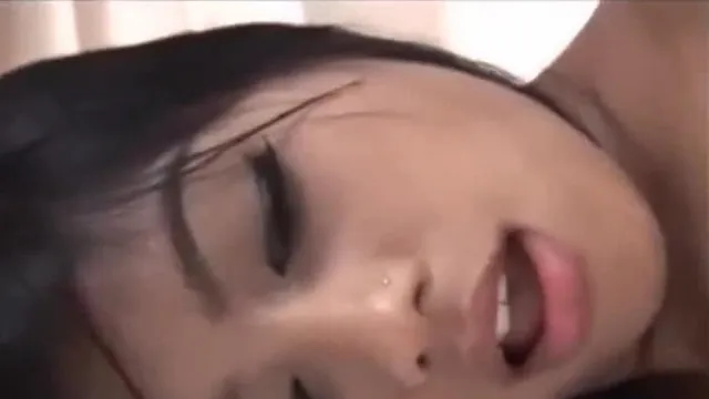 Una puta filmó follándose a una linda chica y luego la difundió para lucirse 003748003748