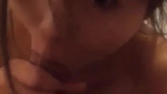 高顏值騷浪美女主動自拍操逼片系列第四部 口交