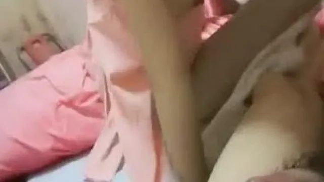 容姿端麗で可愛い若い女の子 [Yu'er] が彼氏にフェラをするために叔母さんにやって来ます。彼女のスレンダーな体型がとても魅力的です。気に入ったらぜひお見逃しなく。 。