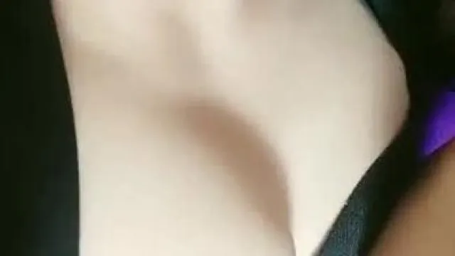 颜值不错粉穴少妇【勾引小哥】口交撸硬上位骑乘自己动，无毛嫩逼最后内射，很是诱惑喜欢不要错过