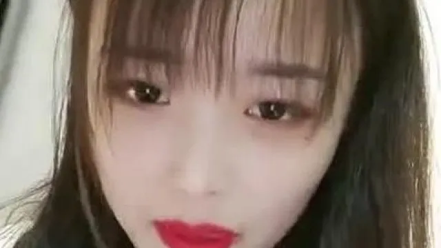 春药大师【晓可耐】风骚少妇点评各种神油、伟哥、玛卡、催情药，亲自试吃后受不了，叫个美团外卖，自慰勾搭，无套插入，看来春药效果不错
