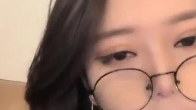 小可爱平台(原卡哇伊)高颜值美女球迷的乃求11100直播大秀 身材也很好 激情自慰 十分诱人