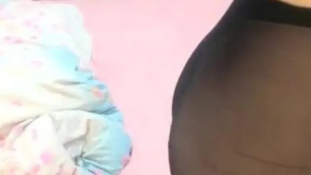 高颜值长相甜美妹子小露逼逼诱惑 开裆黑丝翘起屁股掰开特写非常粉嫩诱人 很是诱惑喜欢不要错过