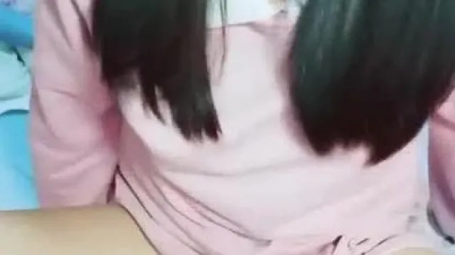 肉肉身材白虎肥逼萌妹子露逼诱惑 无毛粉嫩逼逼翘着屁股掰开特写 很是诱惑喜欢不要错过