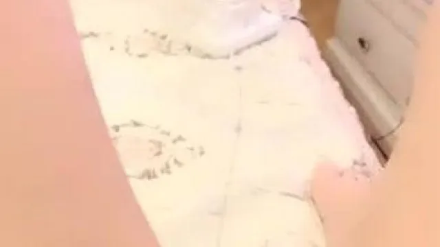 小可爱平台(原卡哇伊)颜值不错美女蜜豆1107直播秀身材苗条小穴粉嫩十分诱人