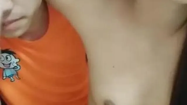 Pequena plataforma fofa (original kawaii) jovem casal e sedução ao ar livre 1103 show girl é magra e linda, sexo apaixonado é muito tentador