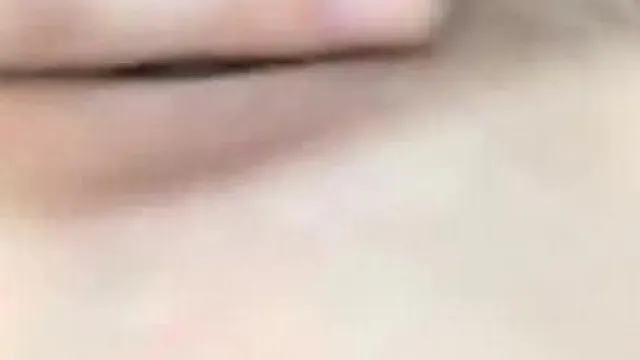高颜值甜美萌妹子逼逼无毛一字马秀自摸道具口-交道具JJ骑坐抽插厕所尿尿很是诱惑喜欢不要错过