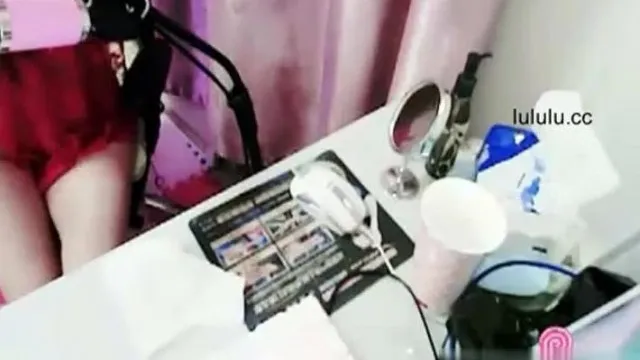 正妹怎么成为直播中的宠儿呢，只好这么秀一个~(1)