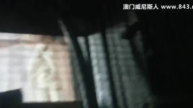 [¡¡No puedo ser el único que ve esto!!] Miré por la ventana y vi a la pareja vecina comenzando los juegos previos. ¡Todo el proceso fue realmente emocionante!