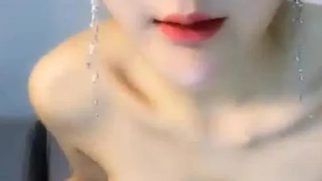 [HD sem censura] Miss Fan, celebridade da Internet, provoca transmissão ao vivo