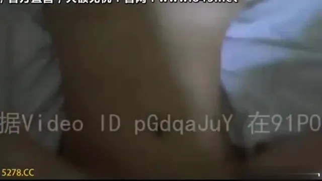 Uma garota com corpo gostoso e seios grandes faz um sexo gostoso comigo