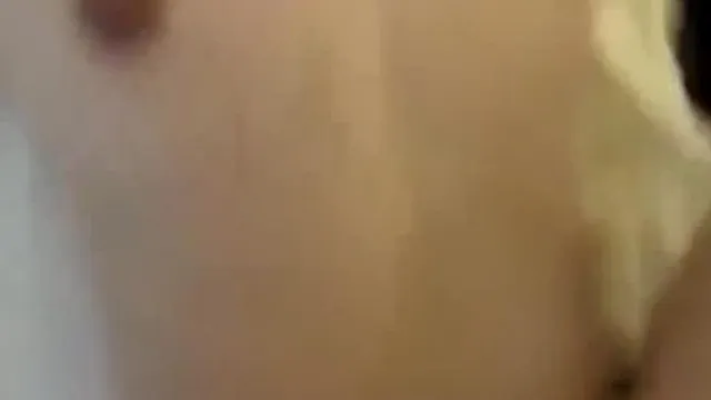已经嫁人生孩子的大奶骚女友来约砲了,骚货一样那么迷人