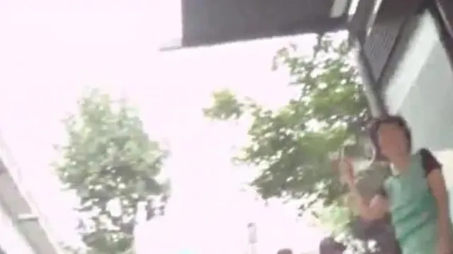 南韩地铁尾随抄底偷拍美腿短裙～05
