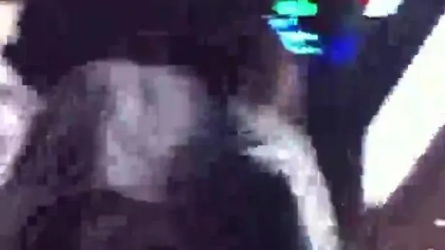 南韩地铁尾随抄底偷拍美腿短裙～53