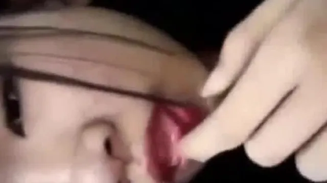 微乳蘿莉妹 毛還沒長齊 先學會誘人了