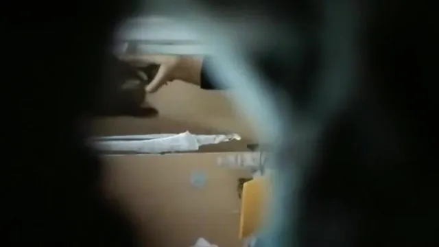 无良房东！在墙壁上挖个小洞偷拍女租客...「更衣、裸奔全都录」：难怪出租都限女