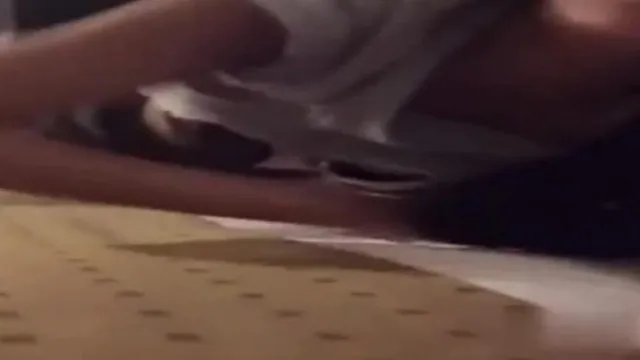 Ma copine le voulait avant de sortir et a continué à prendre des selfies ! J'ai regardé le film intense d'une autre fille chaude…