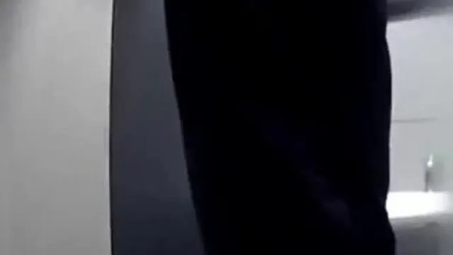 外站流出坐厕偷拍看打扮这应该是白领居多短发气质美女应该尿内裤了扯了好多纸擦逼-下