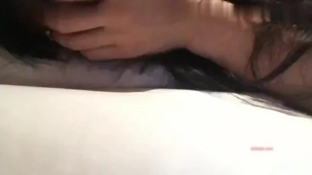 La très belle et sexy petite amie de mon amie m'a demandé de faire l'amour à l'hôtel pour me venger de mon amie qui l'avait trompée. J'ai inséré ma bite et j'ai dit non, mais elle n'a pas pu s'en empêcher et elle a crié.