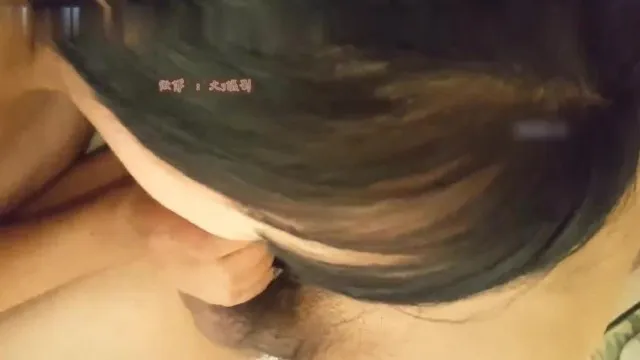 Una belleza pura y hermosa tiene sexo en un hotel, con un coñito rosado y hermoso de primer nivel, su coñito peludo es estrecho, y la follan duro con medias sexys con las medias abiertas, y le llenan de leche sin condón.
