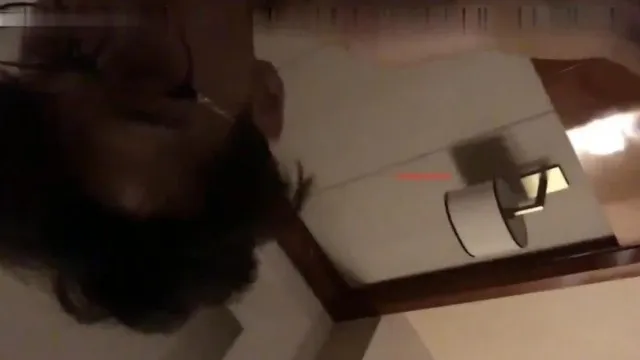 眼镜男勾搭很久终于把大学好友气质漂亮的女友约到酒店偷情,白皙皮肤,紧致嫩穴各种姿势体验,叫床销魂