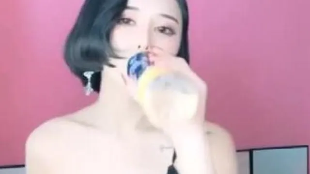 小可爱平台(原卡哇伊)高颜值女神尤物人间妲己1022收费大秀 高颜值魔鬼身材 十分诱人