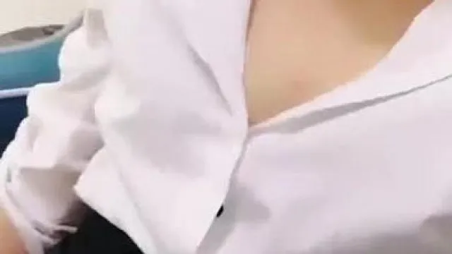 网红刘婷精彩剧情演绎学生看到老师今天穿着高跟丝袜很性感