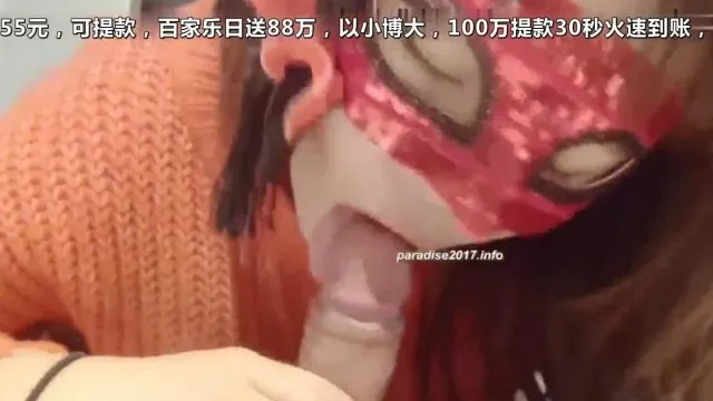 La rica segunda generación se engancha con una joven coqueta de temperamento exquisito, personalidad alegre, personalidad vivaz, grandes pechos blancos, gimiendo y coqueta, y recibe creampie sin condón, con diálogo en mandarín.