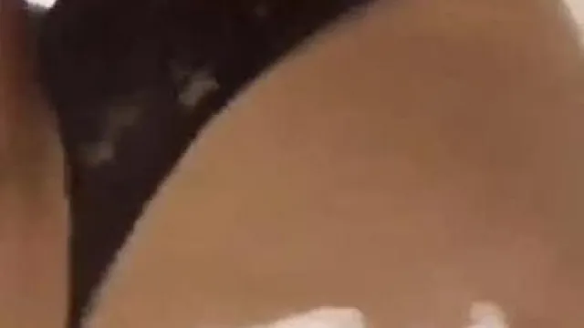 性感美女约啪援交土豪,没毛的小逼逼看着很诱人