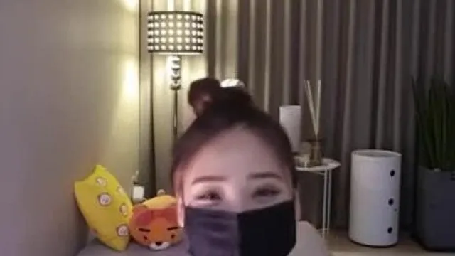 [韩国] 自慰给哥哥们看~全身湿漉漉的有没有加分呀!!