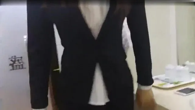 91 Boge Shengshi Building に仕事を終えたばかりの銀行員から電話があり、トイレで王マネージャーとセックスしながら話していました 老狼必見。