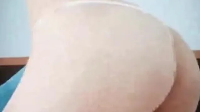 Nouveau travail VIP hautement recommandé de la célébrité Internet aux gros seins Wild Lily - petite amie simulée pour s'enregistrer avec vous, gros seins de premier ordre, mots et gémissements obscènes, bas blancs érotiques